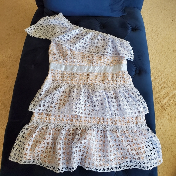 🔥Allison New York One Shoulder Neckline Dress - Picture 3 of 8